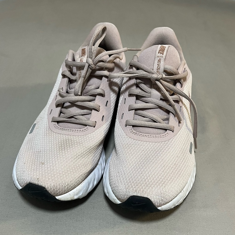 Nude Nike Sz w 9 shoes